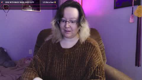 love_you_julia online show from November 2025 08:42:01 PM