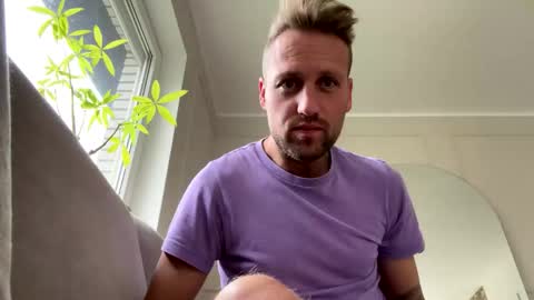 Snapshot of lovefuesse chatting on October 2025 09:02:02 AM lovefuesse online show from October 2025 09:02:02 AM