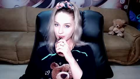 Snapshot of lovellymalina chatting on December 2024 12:27:01 PM private open online show from December 2024 12:27:01 PM
