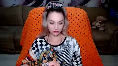 Snapshot of lovellymalina chatting on December 2024 05:11:02 PM private open online show from December 2024 05:11:02 PM