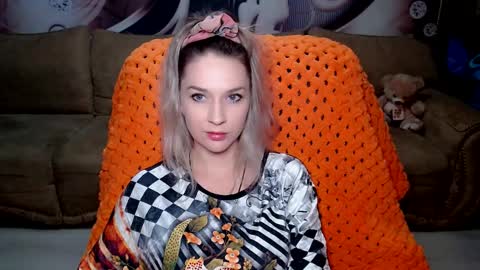 Snapshot of lovellymalina chatting on December 2024 05:03:01 PM private open online show from December 2024 05:03:01 PM
