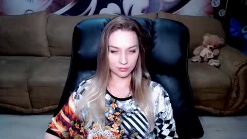 Snapshot of lovellymalina chatting on January 2025 05:12:02 PM private open online show from January 2025 05:12:02 PM