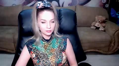Snapshot of lovellymalina chatting on January 2025 04:42:01 PM private open online show from January 2025 04:42:01 PM
