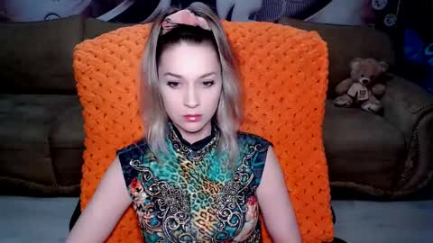 Snapshot of lovellymalina chatting on February 2025 12:58:01 PM private open online show from February 2025 12:58:01 PM