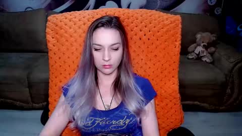 Snapshot of lovellymalina chatting on February 2025 05:39:02 PM private open online show from February 2025 05:39:02 PM