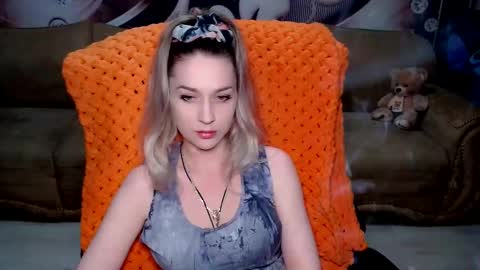 Snapshot of lovellymalina chatting on February 2025 02:38:02 PM private open online show from February 2025 02:38:02 PM