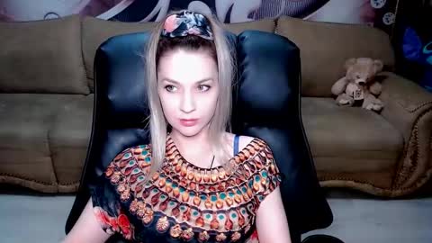 Snapshot of lovellymalina chatting on March 2025 04:55:01 PM private open online show from March 2025 04:55:01 PM