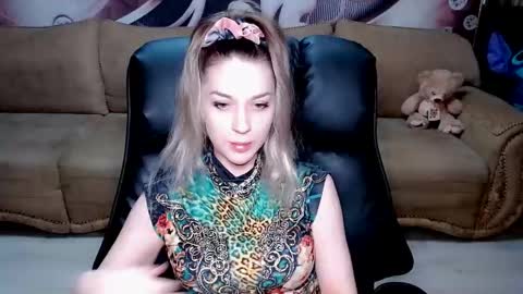Snapshot of lovellymalina chatting on March 2025 09:02:02 AM private open online show from March 2025 09:02:02 AM