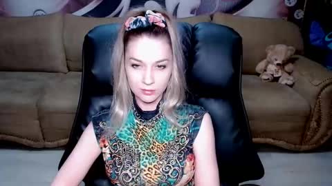 Snapshot of lovellymalina chatting on March 2025 04:18:01 PM private open online show from March 2025 04:18:01 PM