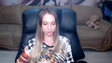 Snapshot of lovellymalina chatting on March 2025 08:51:02 AM private open online show from March 2025 08:51:02 AM