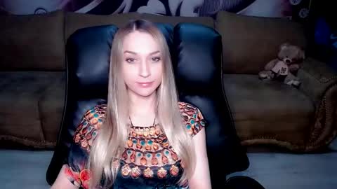 Snapshot of lovellymalina chatting on September 2025 03:23:01 PM private open online show from September 2025 03:23:01 PM