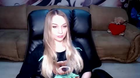 Snapshot of lovellymalina chatting on September 2025 01:44:02 PM private open online show from September 2025 01:44:02 PM