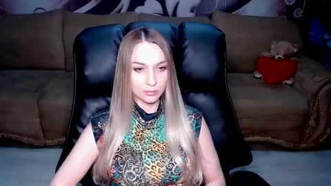 Snapshot of lovellymalina chatting on September 2025 03:35:02 PM private open online show from September 2025 03:35:02 PM