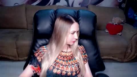 Snapshot of lovellymalina chatting on October 2025 02:13:01 PM private open online show from October 2025 02:13:01 PM