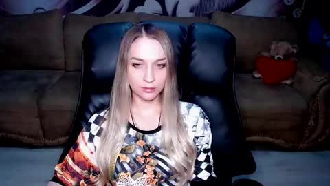 Snapshot of lovellymalina chatting on October 2025 02:26:01 PM private open online show from October 2025 02:26:01 PM