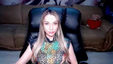 Snapshot of lovellymalina chatting on October 2025 05:14:01 PM private open online show from October 2025 05:14:01 PM