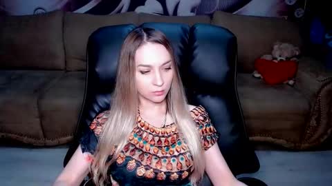 Snapshot of lovellymalina chatting on October 2025 03:05:02 PM private open online show from October 2025 03:05:02 PM