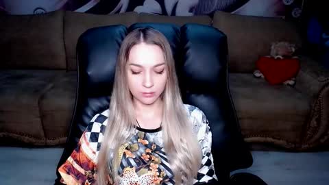 Snapshot of lovellymalina chatting on November 2025 01:46:01 PM private open online show from November 2025 01:46:01 PM