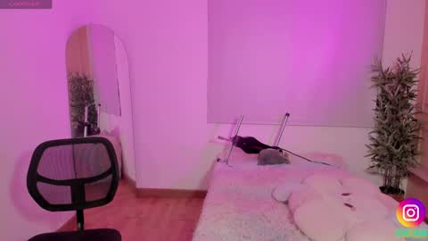 Emma online show from April 2026 01:04:01 PM