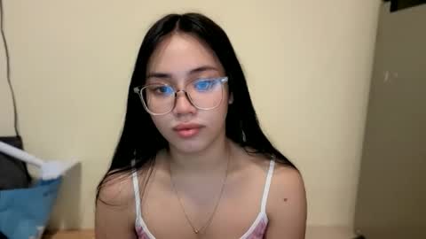 lovely_leah23 online show from October 2025 09:12:01 AM