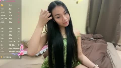 lovely_leah23 online show from May 2026 05:18:02 PM