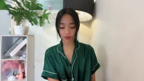 lovely_leah23 online show from June 2026 11:03:01 PM