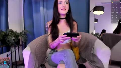 lovely_lo online show from July 2026 01:53:01 PM