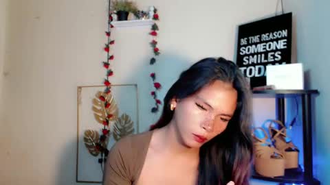 Snapshot of lovely_oliviax chatting on April 2026 01:05:01 AM KATE online show from April 2026 01:05:01 AM