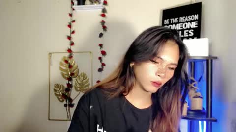 Snapshot of lovely_oliviax chatting on April 2026 01:24:02 PM KATE online show from April 2026 01:24:02 PM