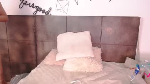 Snapshot of lovely_secret chatting on November 2025 04:18:01 PM Hi guys online show from November 2025 04:18:01 PM