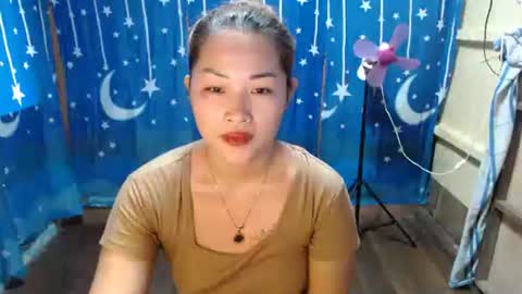 Snapshot of lovely_singlemom chatting on December 2025 11:11:02 PM ask me dear online show from December 2025 11:11:02 PM