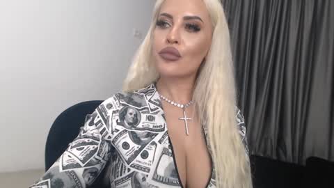 Snapshot of lovelyblondyxxx chatting on January 2025 01:41:01 AM PrAllinXXXa online show from January 2025 01:41:01 AM