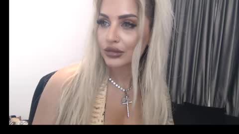 Snapshot of lovelyblondyxxx chatting on February 2025 01:29:02 AM PrAllinXXXa online show from February 2025 01:29:02 AM