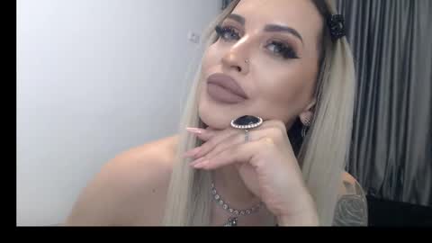 Snapshot of lovelyblondyxxx chatting on February 2025 01:25:01 AM PrAllinXXXa online show from February 2025 01:25:01 AM
