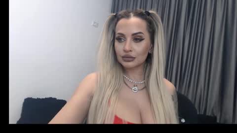 Snapshot of lovelyblondyxxx chatting on February 2025 10:42:02 PM PrAllinXXXa online show from February 2025 10:42:02 PM