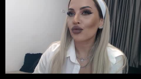 Snapshot of lovelyblondyxxx chatting on February 2025 10:58:01 PM PrAllinXXXa online show from February 2025 10:58:01 PM