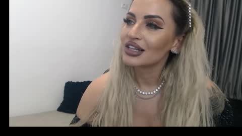 Snapshot of lovelyblondyxxx chatting on February 2025 02:21:01 AM PrAllinXXXa online show from February 2025 02:21:01 AM
