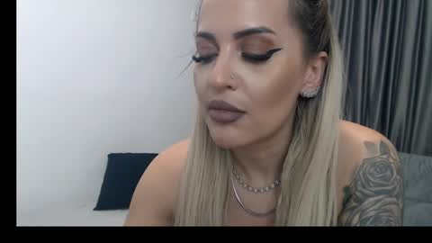 Snapshot of lovelyblondyxxx chatting on March 2025 03:40:01 AM PrAllinXXXa online show from March 2025 03:40:01 AM