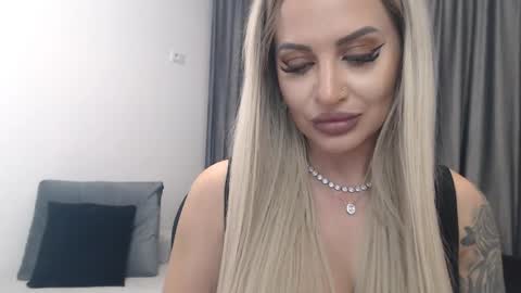 Snapshot of lovelyblondyxxx chatting on March 2025 01:47:01 AM PrAllinXXXa online show from March 2025 01:47:01 AM