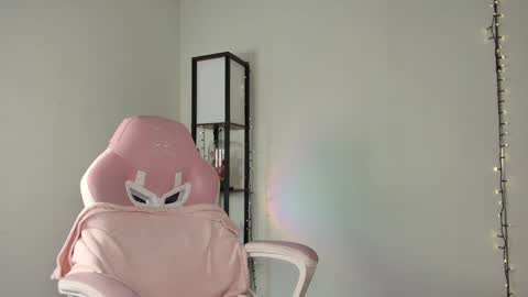 lovelycaroll online show from February 2025 11:10:01 AM