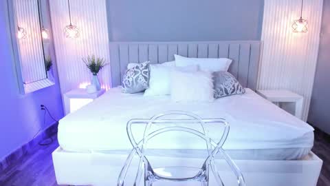 Lovely online show from September 2025 10:59:02 PM