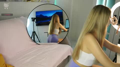 lovelygracee online show from June 2026 03:22:02 PM
