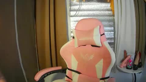 Snapshot of lovelykayleexx chatting on November 2025 05:50:02 AM ara online show from November 2025 05:50:02 AM