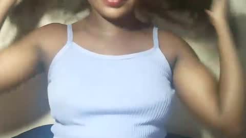 lovelylarra online show from April 2026 06:49:01 PM