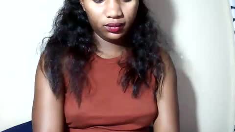 lovelylarra online show from May 2026 09:01:02 PM