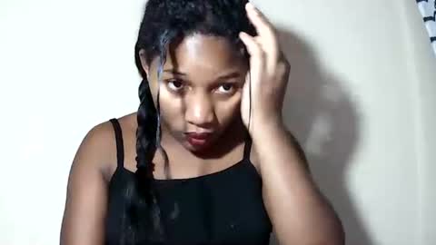 lovelylarra online show from June 2026 07:36:01 PM