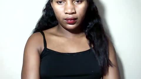 lovelylarra online show from July 2026 10:13:01 PM