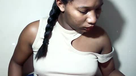 lovelylarra online show from July 2026 07:32:02 PM