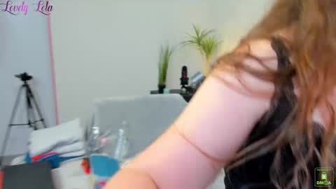 Lola online show from October 2025 10:31:01 PM