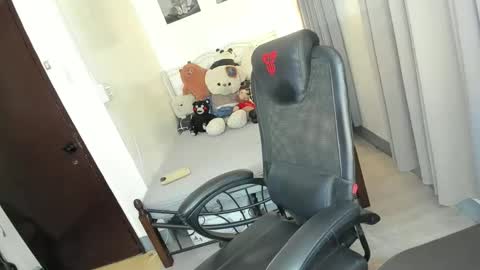 Snapshot of lovelymayumie chatting on January 2025 02:28:02 PM YUMIE online show from January 2025 02:28:02 PM